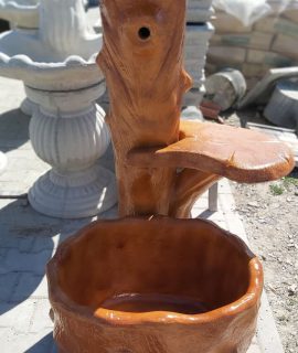 Sprookjesachtige tuinfontein van kunststeen
