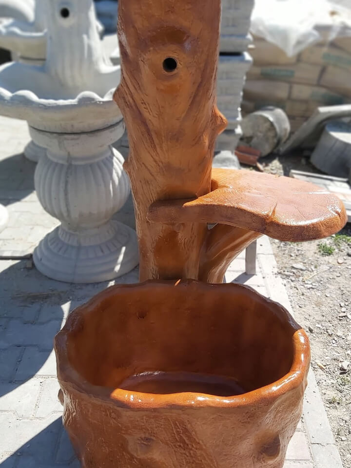 Sprookjesachtige tuinfontein van kunststeen